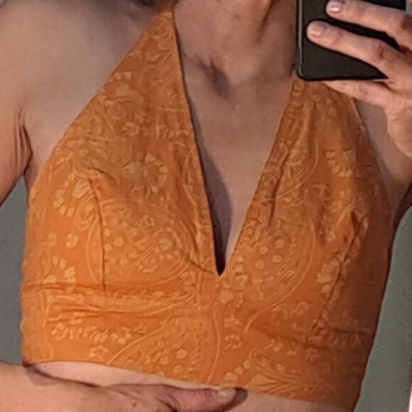Orange with cream pattern crop top tied at neck and back Small Le Chateau - Picture 11 of 12